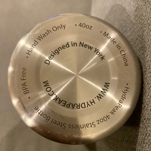 Hydrapeak 40 oz Insulated Water Bottle with Chug Lid - Picture 4 of 7